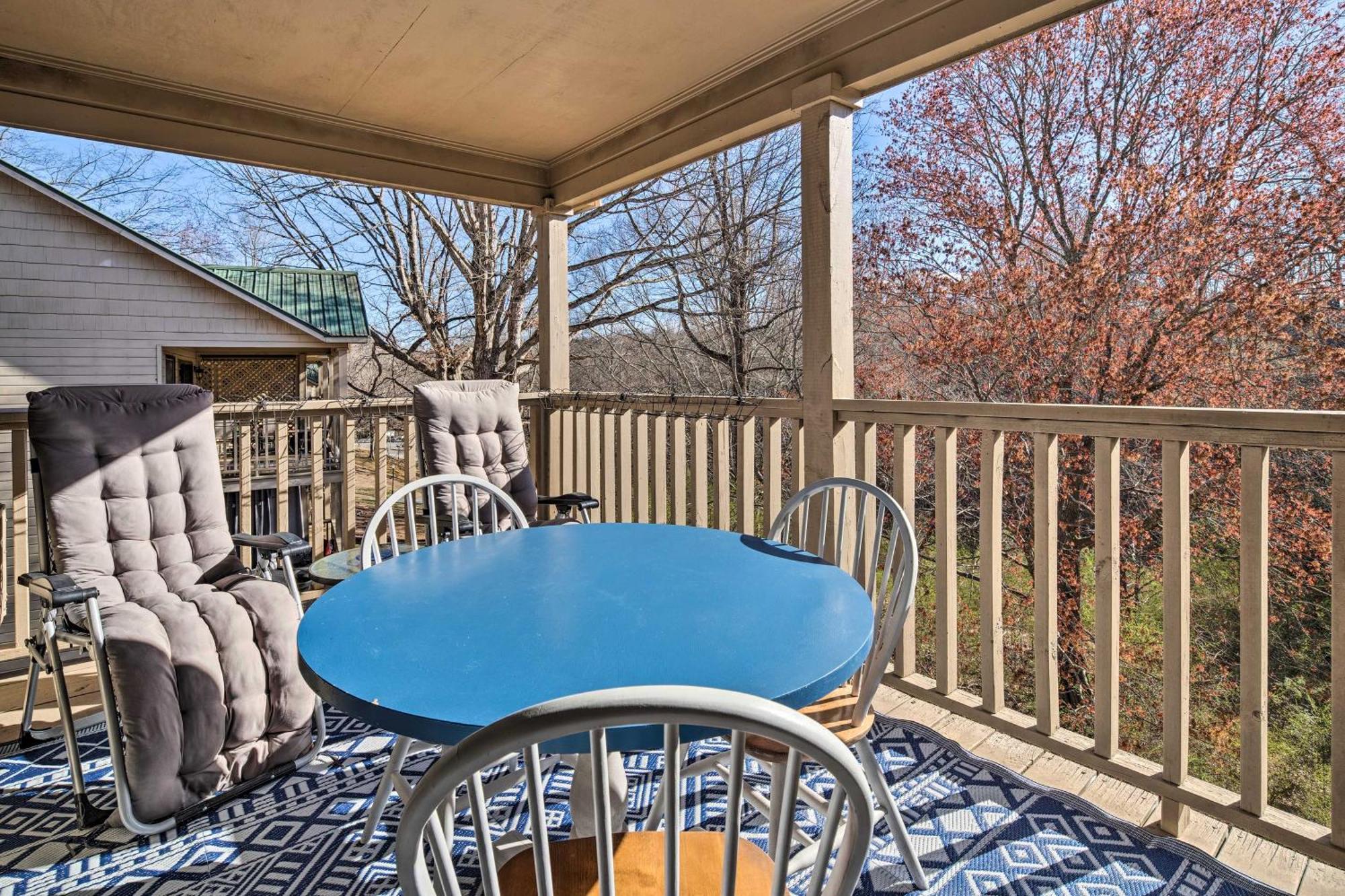 Lake Lure Studio With Private Balcony And Pool Access! Eksteriør billede